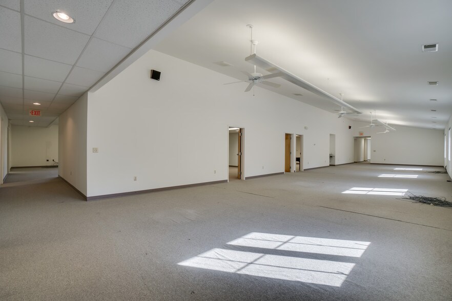 More Photos Of 2442 New Dorset Cir, Powhatan Office For Lease