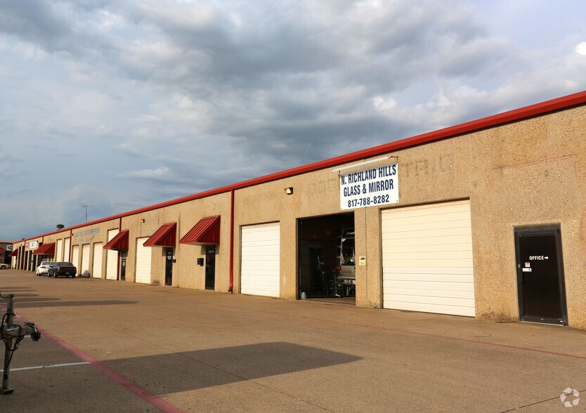 More Photos Of 5213 Davis Blvd, North Richland Hills Light Manufacturing For Lease