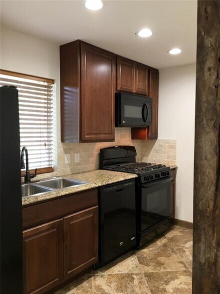 More Photos Of 302 E Milam St, Round Rock Office For Lease