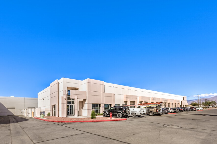More Photos Of 2455 W Cheyenne Ave, North Las Vegas Light Manufacturing For Lease