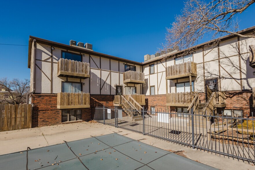 More Photos Of 401 E Avenue A, Hutchinson Apartments For Sale