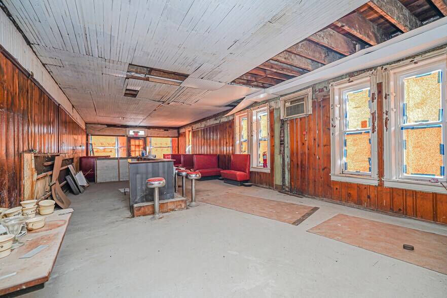 More Photos Of 135 Main St, Matawan Storefront Retail Residential For Lease