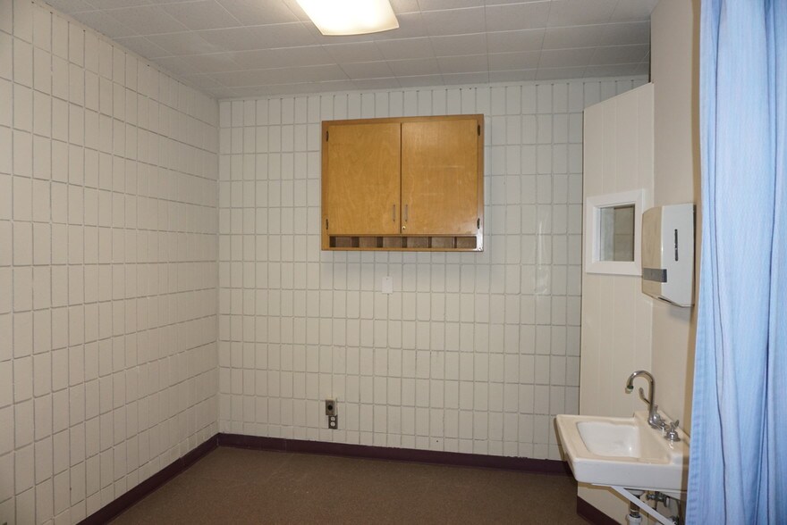 More Photos Of 1004-1006 N Douty St, Hanford Medical For Lease