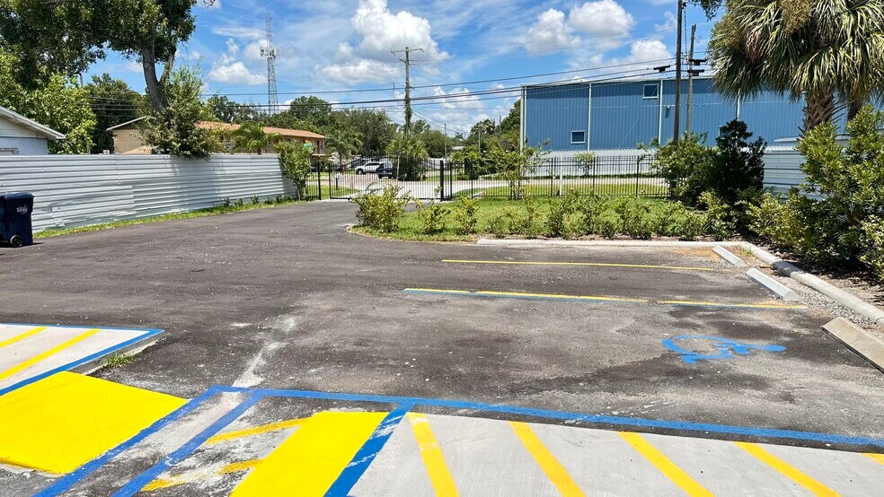 More Photos Of 3916 W Alva St, Tampa Warehouse For Lease