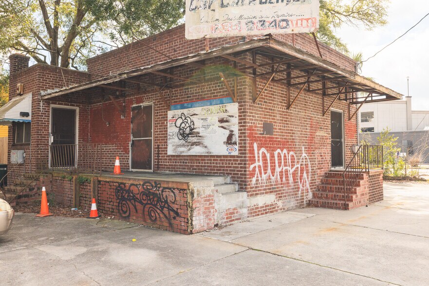 More Photos Of 15 W 43rd St, Savannah Restaurant For Lease