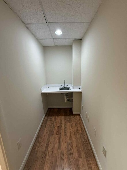 More Photos Of 6116 Rolling Rd, Springfield Medical For Sale