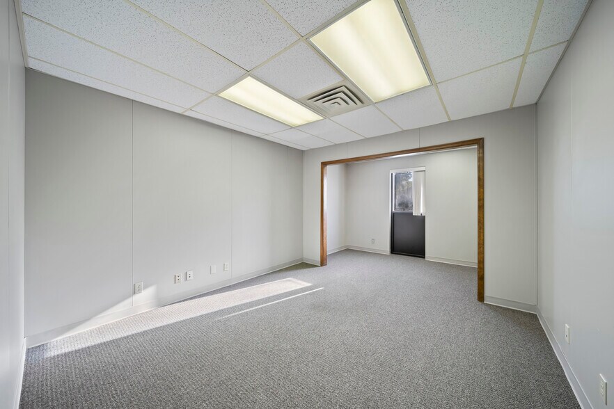 More Photos Of 1815 W Detroit St, Broken Arrow Service For Lease