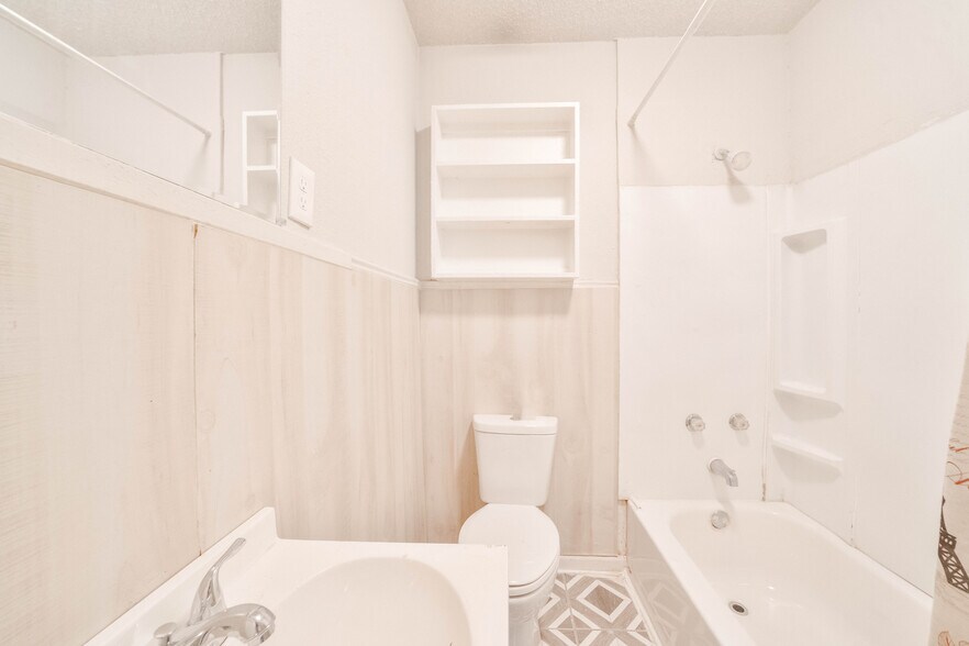 More Photos Of 315 8th Ave N, Texas City Multifamily For Sale