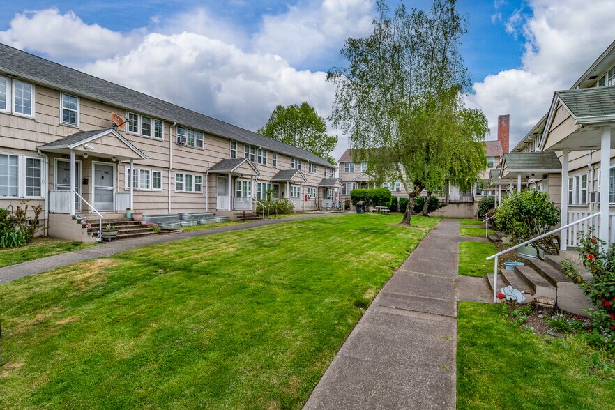 More Photos Of 435 NE Winchester St, Roseburg Multifamily For Sale