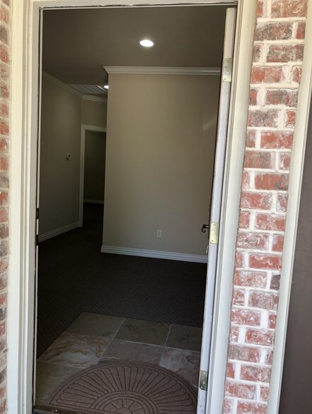 More Photos Of 1400 W Mayfield Rd, Arlington Loft Creative Space For Sale