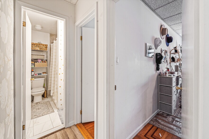 More Photos Of , Astoria General Retail For Sale