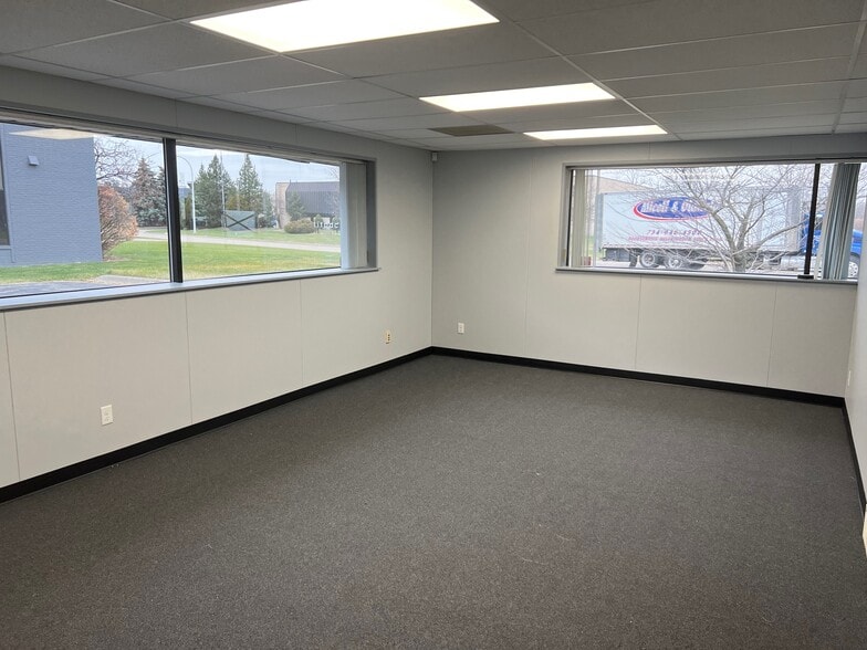 More Photos Of 12499 Delta St, Taylor Warehouse For Lease