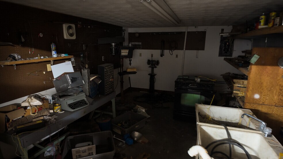 More Photos Of 45 Job Corp Rd, Pine Knot Flex For Sale