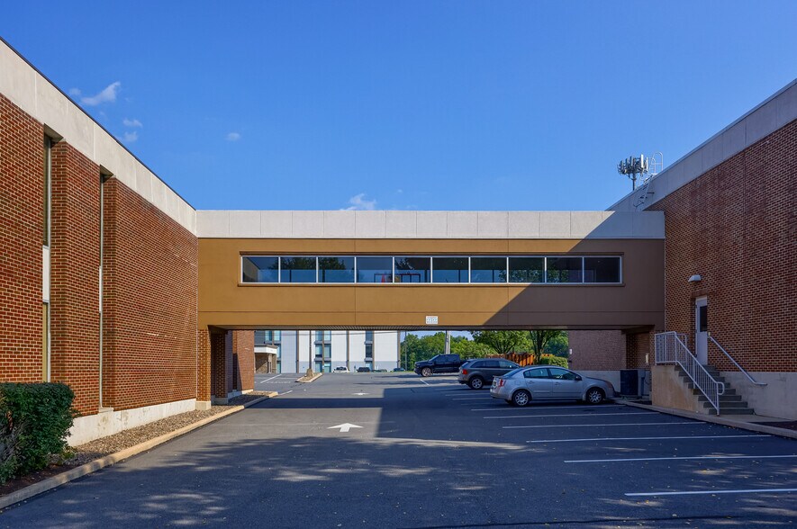 More Photos Of 625 Spring St, Wyomissing Office For Sale