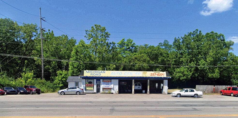 Primary Photo Of 5602 N Michigan Rd, Indianapolis Auto Repair For Lease