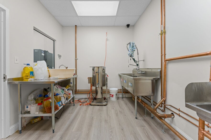 More Photos Of 628 Belmont St, Brockton Freestanding For Sale