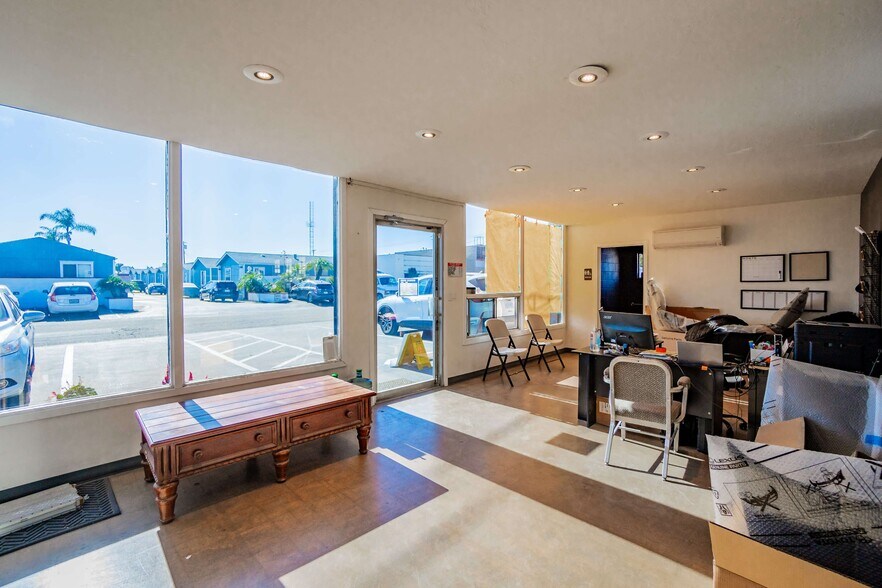 More Photos Of 110-118 E 16th St, Costa Mesa Industrial For Sale