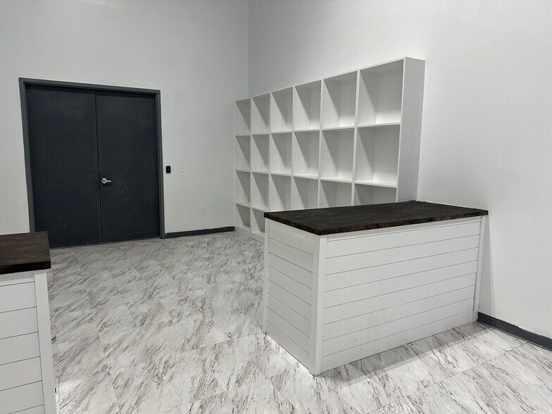 More Photos Of 2661 Midway Rd S, Carrollton Showroom For Lease