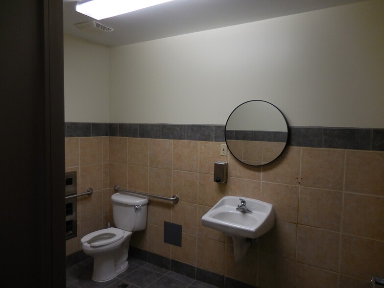 More Photos Of 19801 Hamilton Ave, Torrance Warehouse For Lease