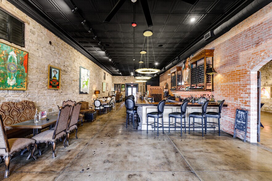 More Photos Of 38 N Chadbourne St, San Angelo Bar For Sale
