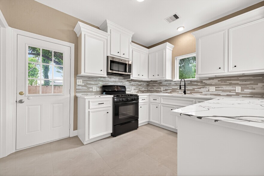 More Photos Of 14134 Packard St, Houston Specialty For Sale