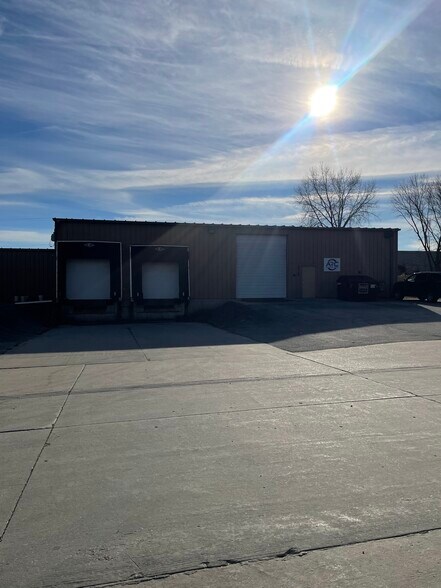 More Photos Of 2025 E Norse Ave, Cudahy Warehouse For Lease