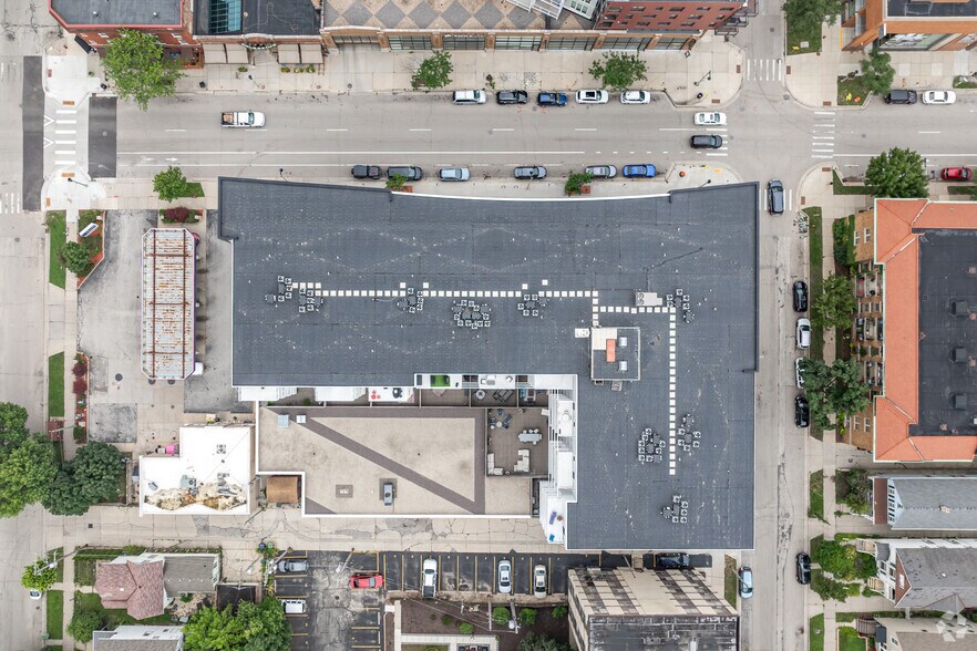 More Photos Of 2111 E Ivanhoe Pl, Milwaukee Apartments For Lease