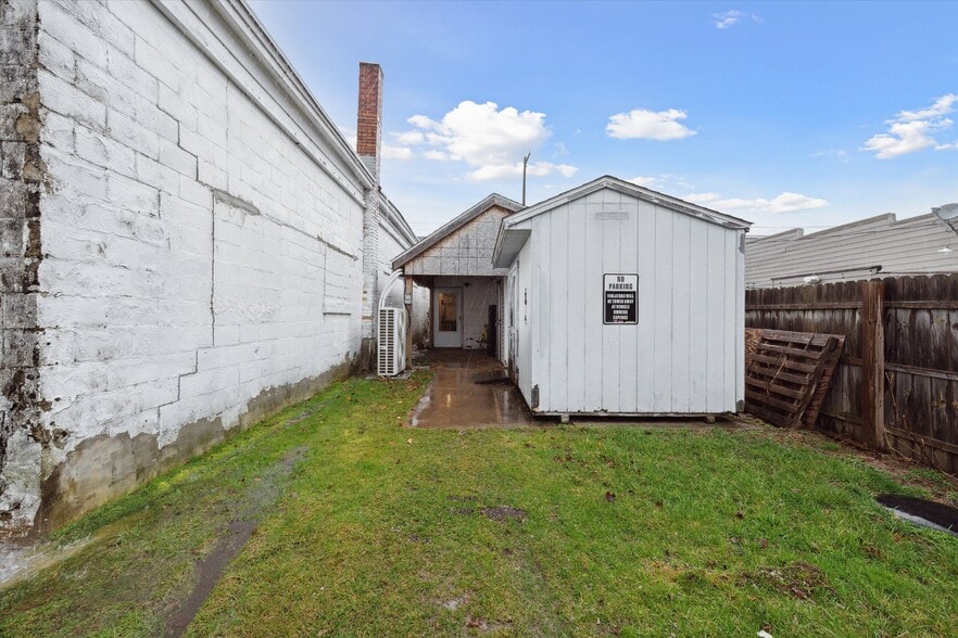 More Photos Of 328 N Main St, Morrice Fast Food For Sale