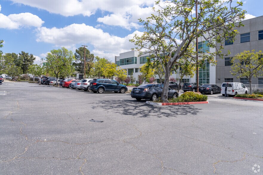 More Photos Of 14901 Rinaldi St, Mission Hills Medical For Lease