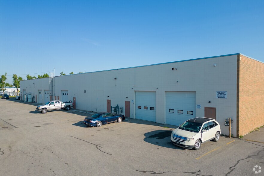More Photos Of 1916A 30 Av NE, Calgary Light Distribution For Sale