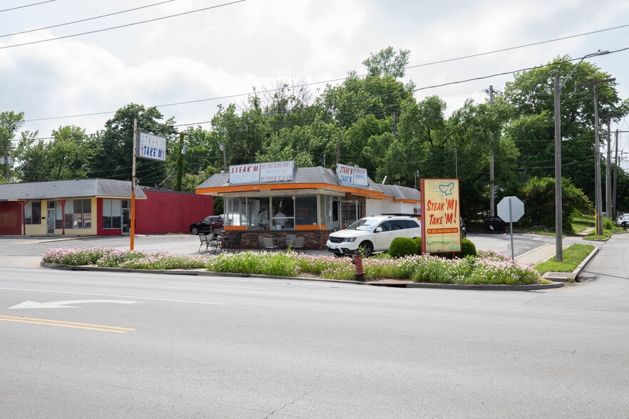 Primary Photo Of 7702 Troost Ave, Kansas City Restaurant For Sale