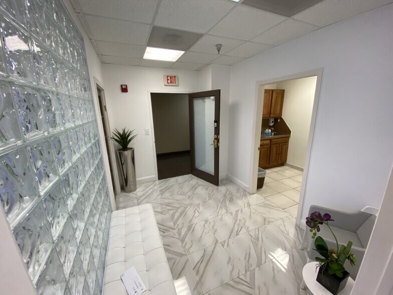 More Photos Of 1111 Kane Concourse, Bay Harbor Islands Loft Creative Space For Lease