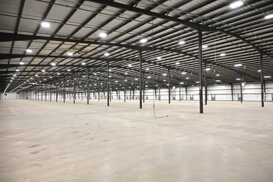 More Photos Of 600 E Sherwood Dr, Union City Distribution For Lease