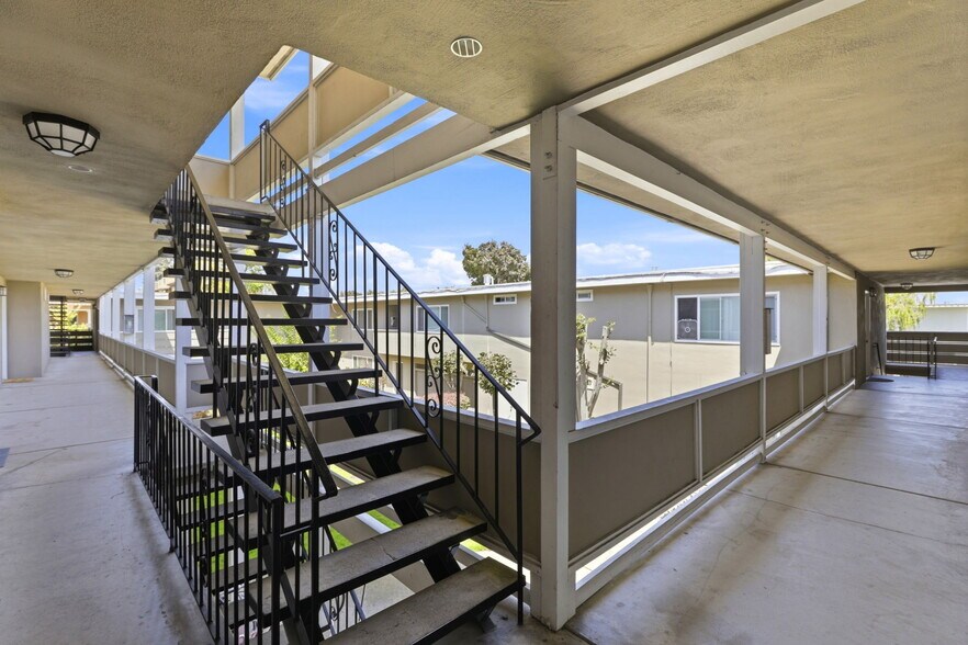More Photos Of 527 Walker Dr, Mountain View Apartments For Sale