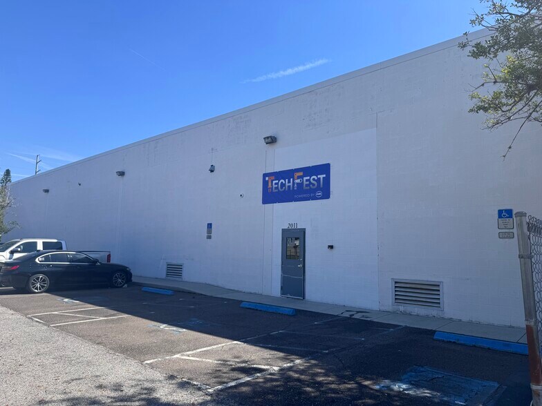 More Photos Of 904 S 20th St, Tampa Warehouse For Lease