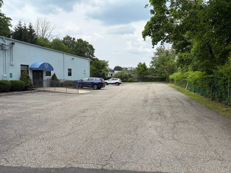 More Photos Of 25 Ross St, Wharton Warehouse For Lease