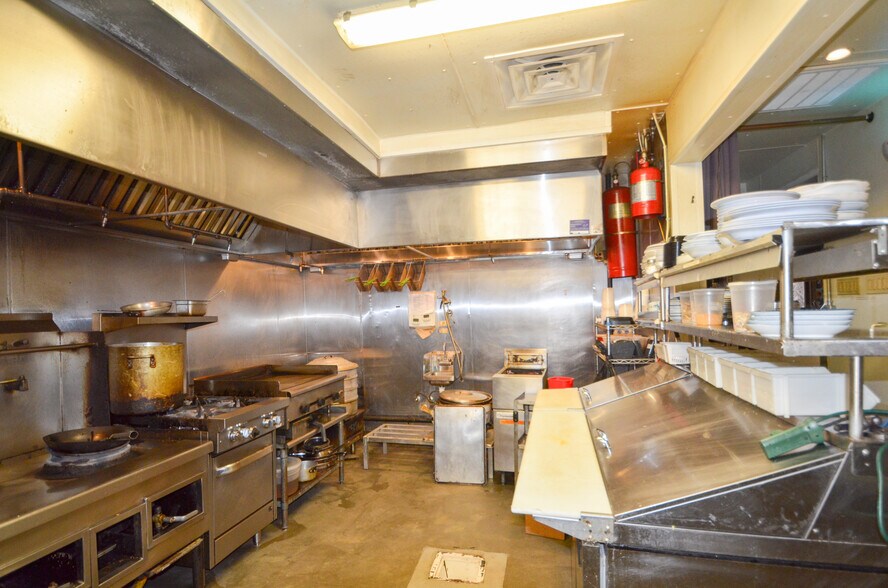 More Photos Of 304 W Cannon St, Fort Worth Restaurant For Sale