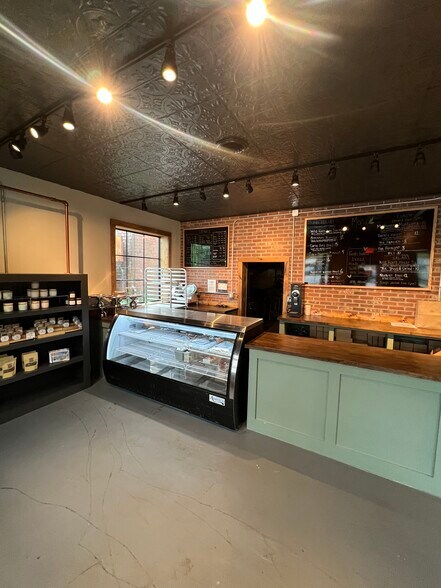 More Photos Of 238 W Main St, Romney General Retail For Lease