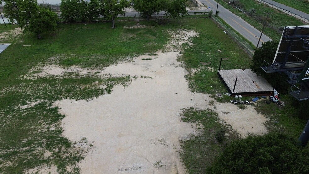 More Photos Of 1010 Hoefgen Avenue, San Antonio Land For Sale