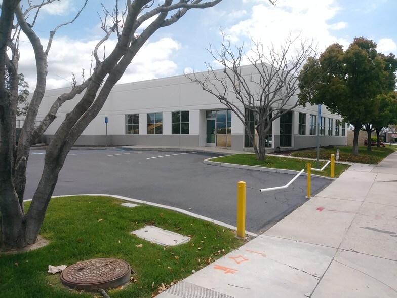 More Photos Of 20712 Civic Center Dr, Lake Forest Warehouse For Lease