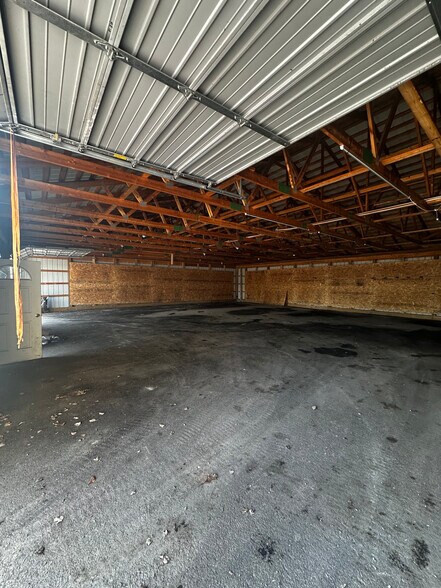 More Photos Of 7704 Maltlage Dr, Bayberry Flex For Sale