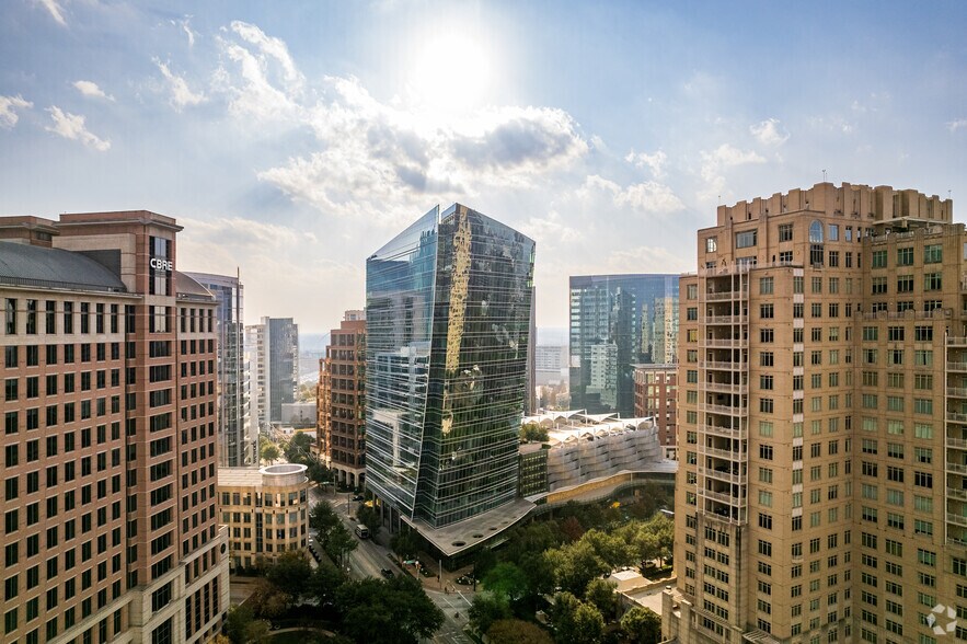 More Photos Of 2021 McKinney Ave, Dallas Office For Lease