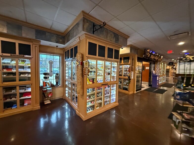 More Photos Of 9620 Old Johnnycake Ridge Rd, Mentor Restaurant For Lease