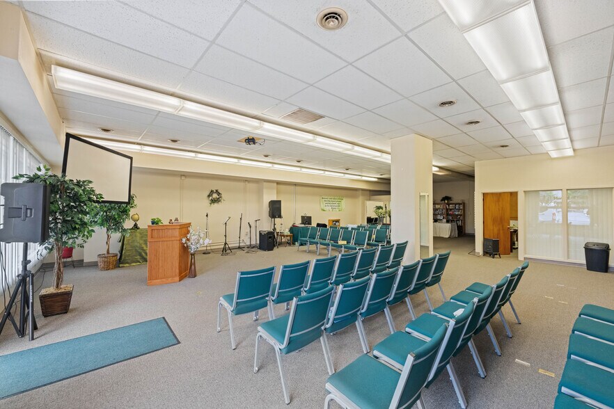 More Photos Of 340 Central Ave, Coos Bay Medical For Lease