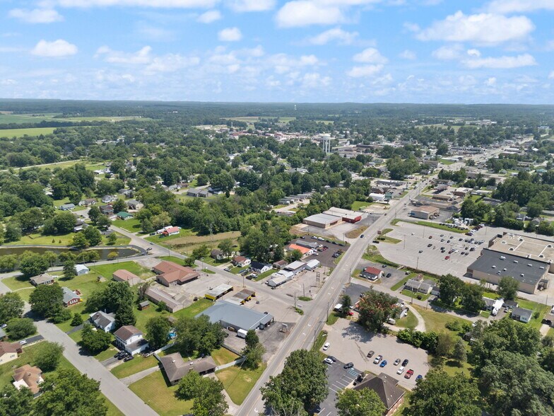 More Photos Of 756 Lakeshore Dr, Scottsburg Flex For Sale