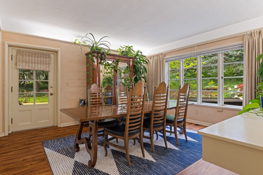 More Photos Of 1001 Cherry Heights Rd, The Dalles Flex For Sale