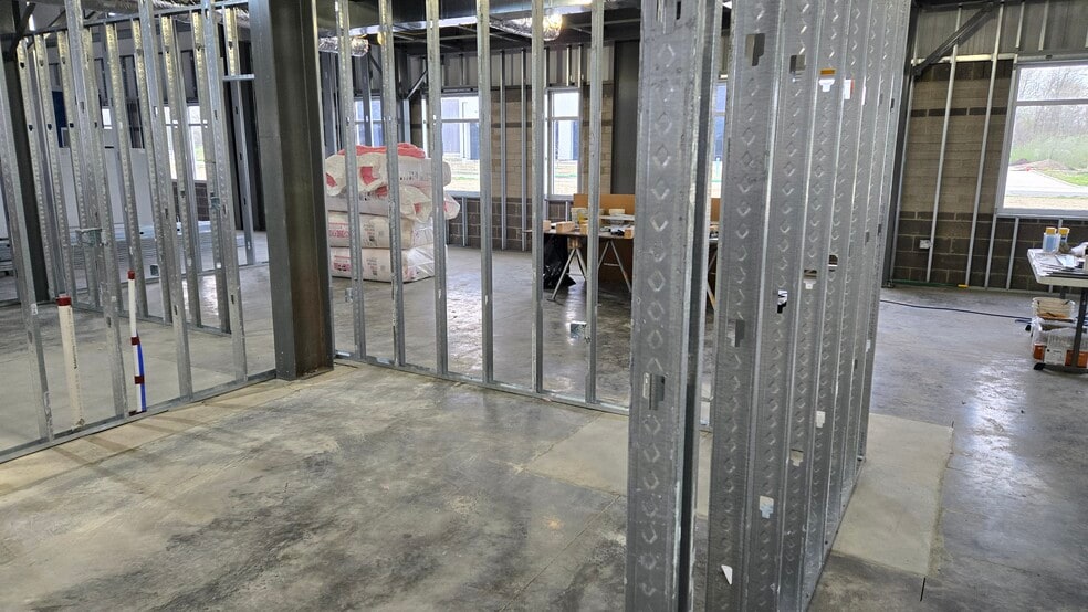 More Photos Of 31364 Industrial Pkwy, North Olmsted Warehouse For Lease
