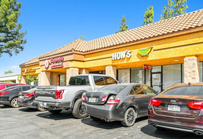 More Photos Of 3209-3241 W Shaw Ave, Fresno Storefront For Lease