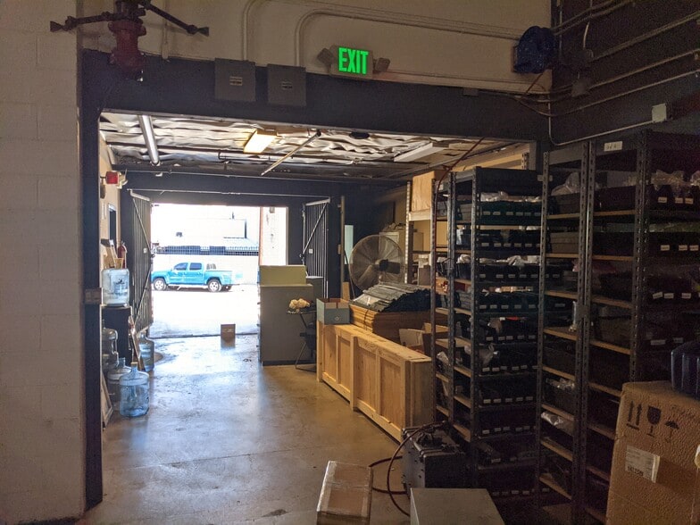 More Photos Of 435-437 N Varney St, Burbank Warehouse For Lease