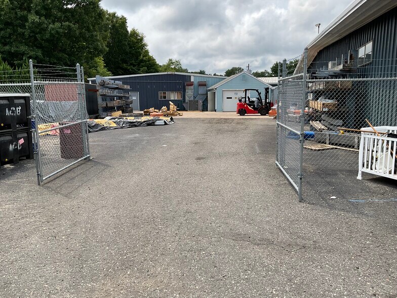 More Photos Of 30 Industrial Park Rd, Centerbrook Warehouse For Sale
